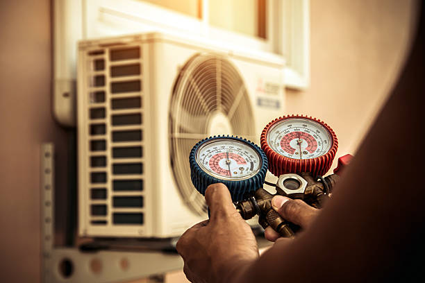 Professional Ac Installation technician working in Freelandville, IN